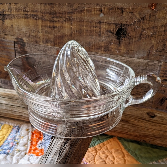 Vintage Heavy Glass Juicer - Picture 5 of 9